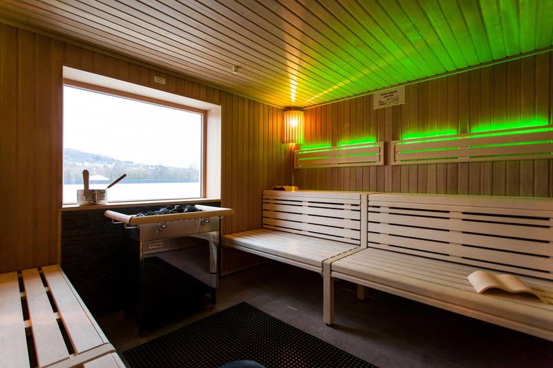 Gesundarium Mühlheim-Kärlich: Sauna Bereich mit Blick in die Natur.